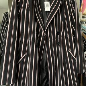 Torrid Black Blazer with Pink Stripes ‎✿ܓ Never Worn, Lined, Nice Weight